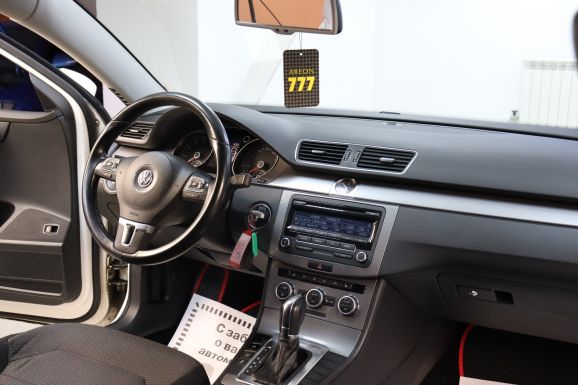 Volkswagen Passat, 1.8 л, Робот, 2013 фото 7