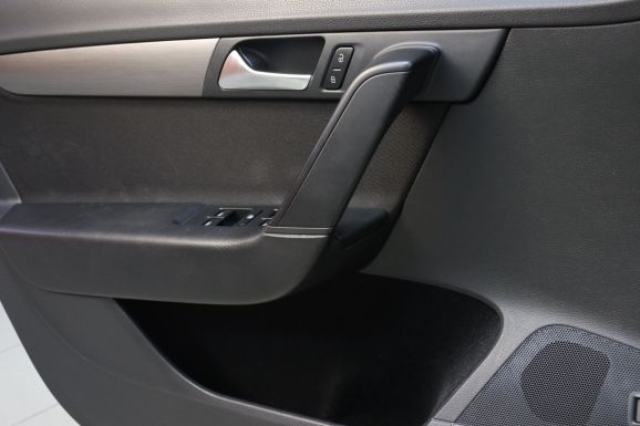 Volkswagen Passat, 1.8 л, Робот, 2013 фото 8