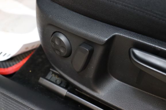 Volkswagen Passat, 1.8 л, Робот, 2013 фото 9