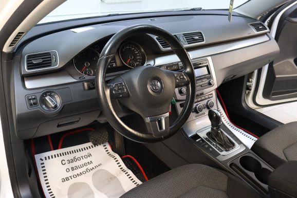 Volkswagen Passat, 1.8 л, Робот, 2013 фото 10