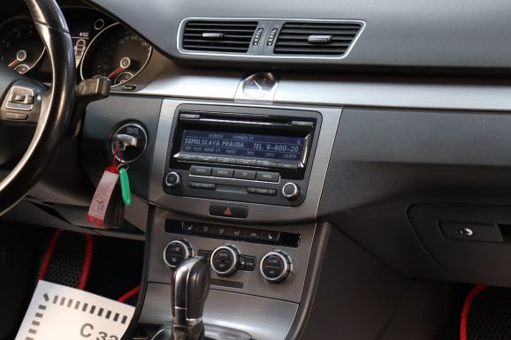 Volkswagen Passat, 1.8 л, Робот, 2013 фото 2