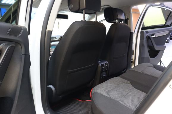 Volkswagen Passat, 1.8 л, Робот, 2013 фото 1