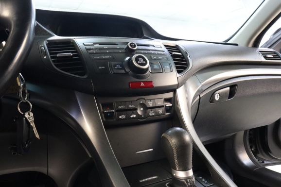 Honda Accord, 2.0 л, АТ, 2011 фото 2