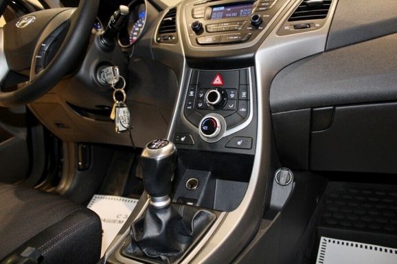 Hyundai Elantra, 1.6 л, МТ, 2015 фото 9