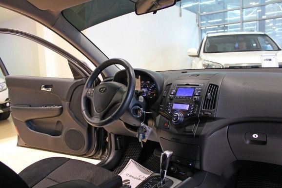 Hyundai i30, 1.6 л, АТ, 2010 фото 7