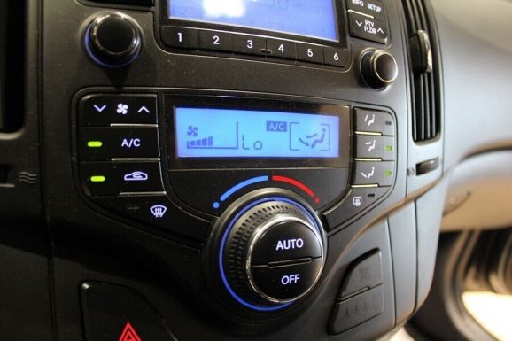 Hyundai i30, 1.6 л, АТ, 2010 фото 1