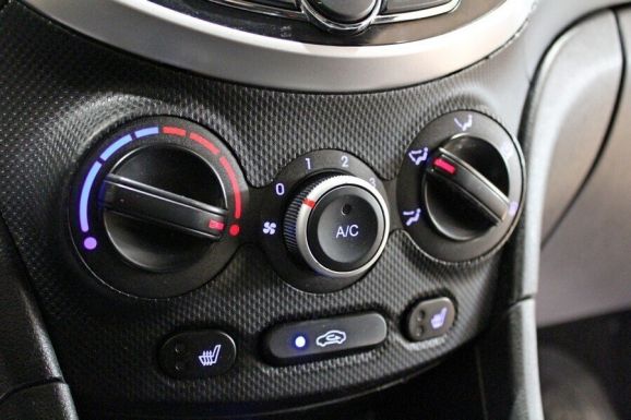 Hyundai Solaris, 1.4 л, МТ, 2013 фото 1