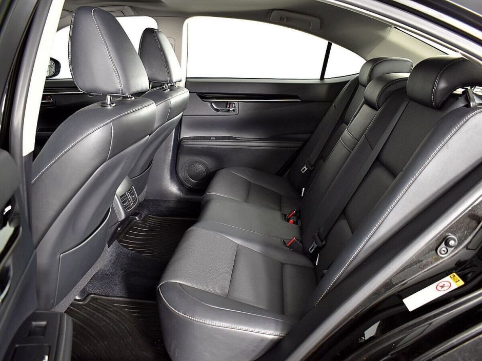 Lexus ES, 2.5 л, АТ, 2015 фото 1