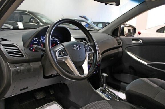 Hyundai Solaris, 1.4 л, АТ, 2012 фото 1