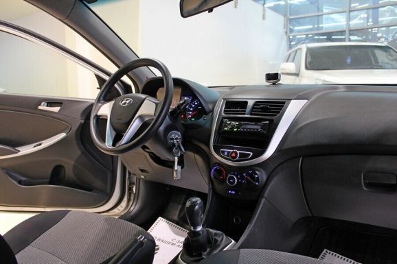 Hyundai Solaris, 1.6 л, МТ, 2011 фото 7