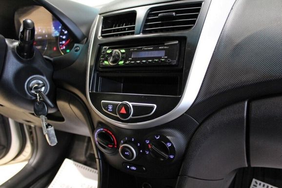 Hyundai Solaris, 1.6 л, МТ, 2011 фото 9