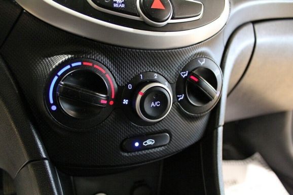 Hyundai Solaris, 1.6 л, МТ, 2011 фото 1