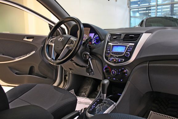 Hyundai Solaris, 1.6 л, АТ, 2011 фото 7