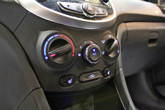 Hyundai Solaris, 1.6 л, АТ, 2011 фото 1