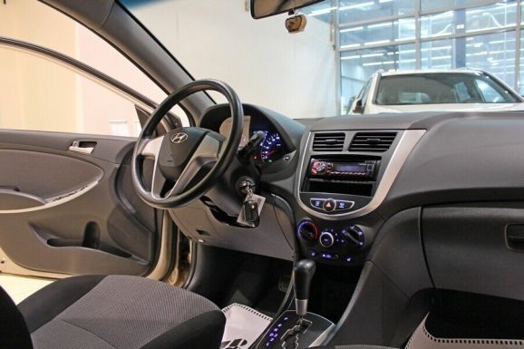 Hyundai Solaris, 1.4 л, АТ, 2012 фото 7