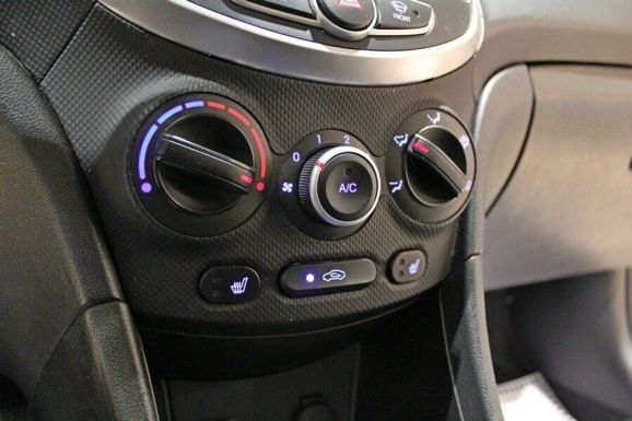 Hyundai Solaris, 1.4 л, АТ, 2012 фото 1