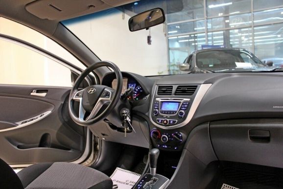 Hyundai Solaris, 1.4 л, АТ, 2011 фото 7