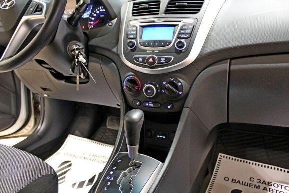 Hyundai Solaris, 1.4 л, АТ, 2011 фото 9