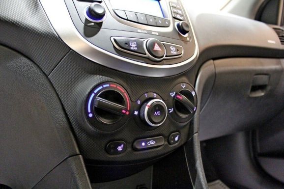 Hyundai Solaris, 1.4 л, АТ, 2011 фото 1