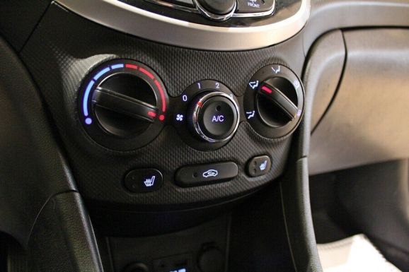 Hyundai Solaris, 1.6 л, АТ, 2013 фото 1