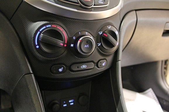 Hyundai Solaris, 1.4 л, АТ, 2015 фото 1