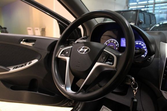 Hyundai Solaris, 1.6 л, АТ, 2012 фото 9