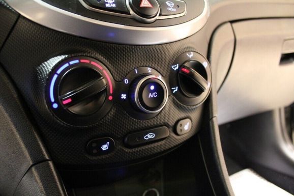 Hyundai Solaris, 1.6 л, АТ, 2016 фото 2