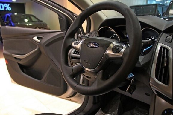 Ford Focus, 1.6 л, Робот, 2014 фото 1
