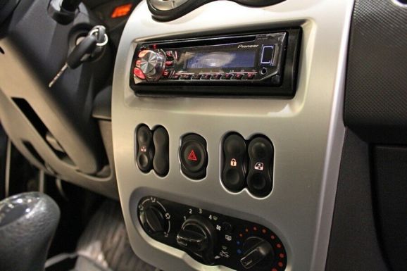 Renault Logan, 1.6 л, МТ, 2012 фото 1