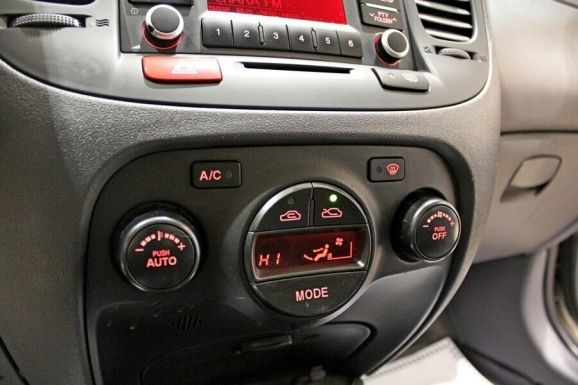 Kia Rio, 1.4 л, АТ, 2010 фото 1