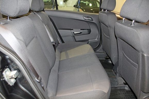 Opel Astra, 1.6 л, МТ, 2013 фото 8