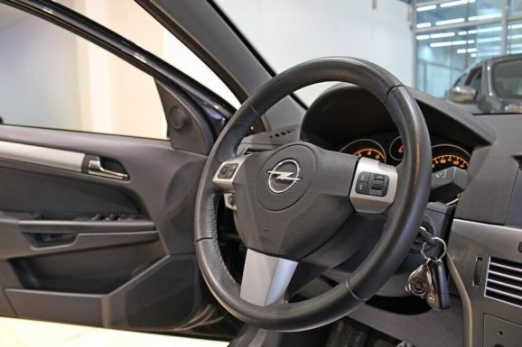 Opel Astra, 1.6 л, МТ, 2013 фото 2