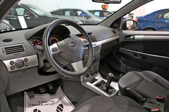 Opel Astra, 1.6 л, МТ, 2013 фото 1
