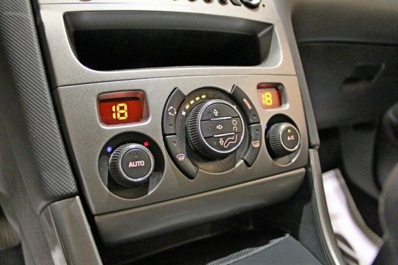 Peugeot 308, 1.6 л, МТ, 2012 фото 1