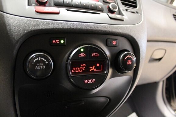 Kia Rio, 1.4 л, АТ, 2010 фото 1