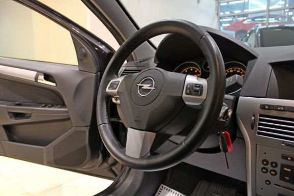 Opel Astra, 1.8 л, АТ, 2013 фото 10