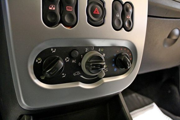 Renault Sandero, 1.6 л, МТ, 2012 фото 1