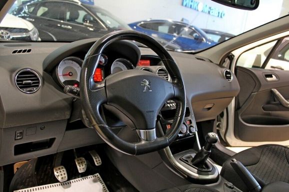 Peugeot 308, 1.6 л, МТ, 2013 фото 2