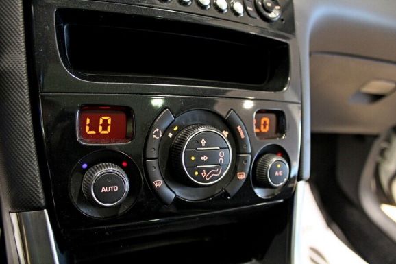 Peugeot 308, 1.6 л, МТ, 2013 фото 1