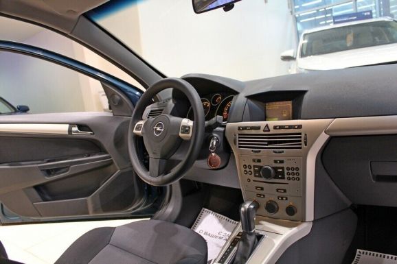 Opel Astra, 1.8 л, АТ, 2012 фото 7