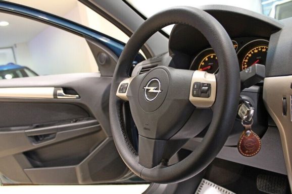 Opel Astra, 1.8 л, АТ, 2012 фото 10