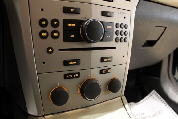 Opel Astra, 1.8 л, АТ, 2012 фото 1