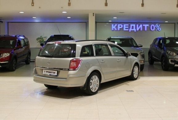 Opel Astra, 1.8 л, АТ, 2011 фото 5