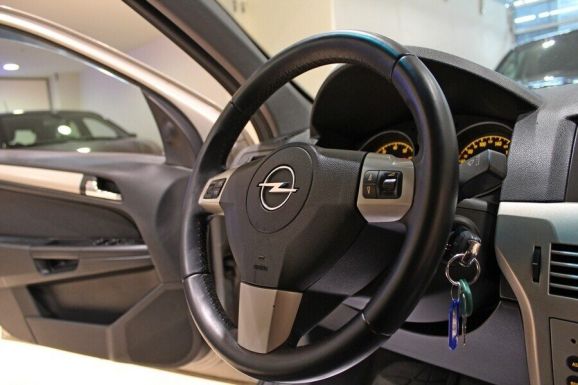 Opel Astra, 1.8 л, АТ, 2011 фото 8