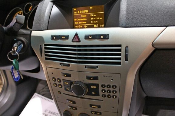 Opel Astra, 1.8 л, АТ, 2011 фото 9