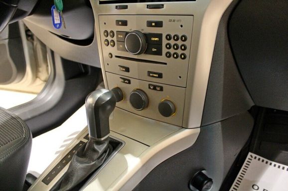 Opel Astra, 1.8 л, АТ, 2011 фото 10