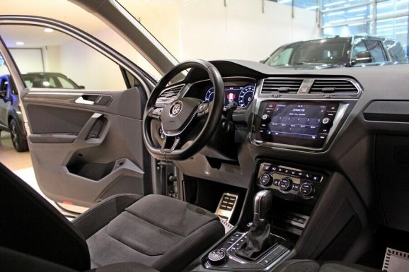 Volkswagen Tiguan, 2.0 л, Робот, 2018 фото 7