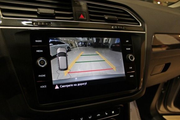 Volkswagen Tiguan, 2.0 л, Робот, 2018 фото 2