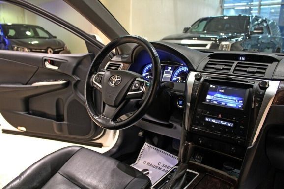 Toyota Camry, 2.5 л, АТ, 2017 фото 7