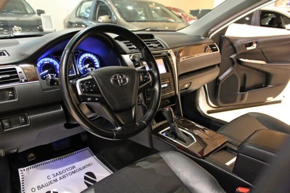 Toyota Camry, 2.5 л, АТ, 2017 фото 2